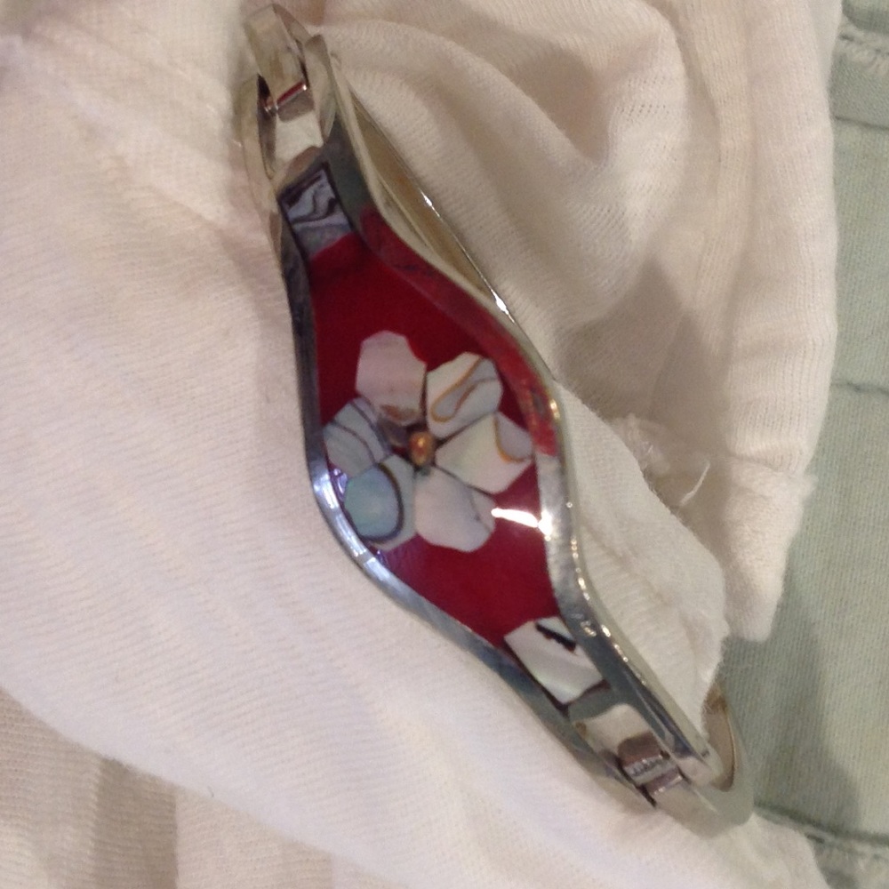 Flower bracelet - Picture 2 of 3